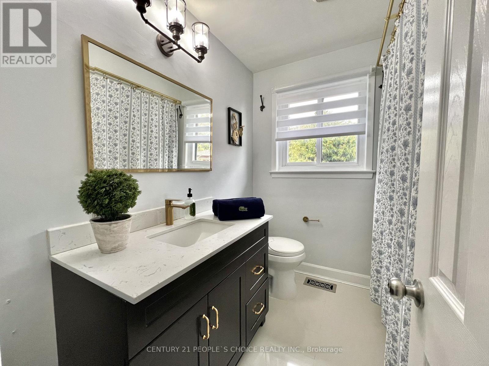 73 Newlin Crescent, Toronto, Ontario  M3L 1X5 - Photo 17 - W13103536