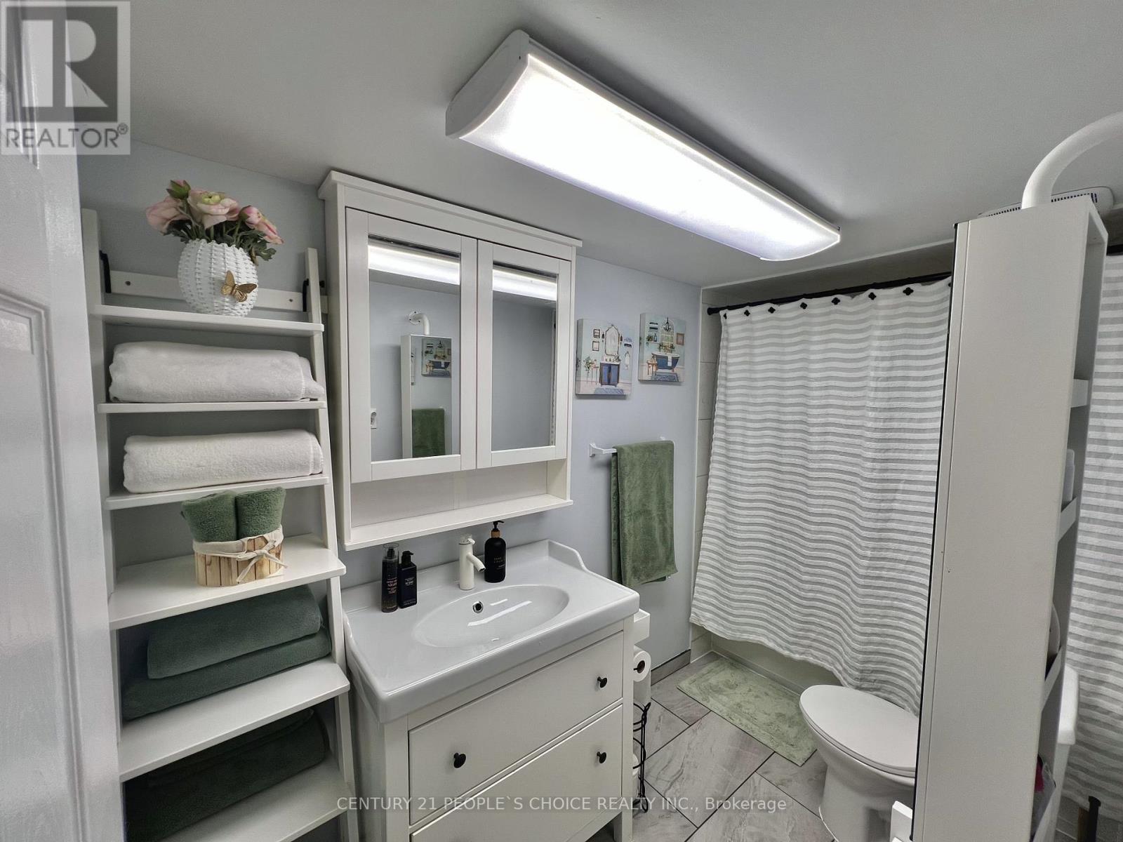 73 Newlin Crescent, Toronto, Ontario  M3L 1X5 - Photo 18 - W13103536