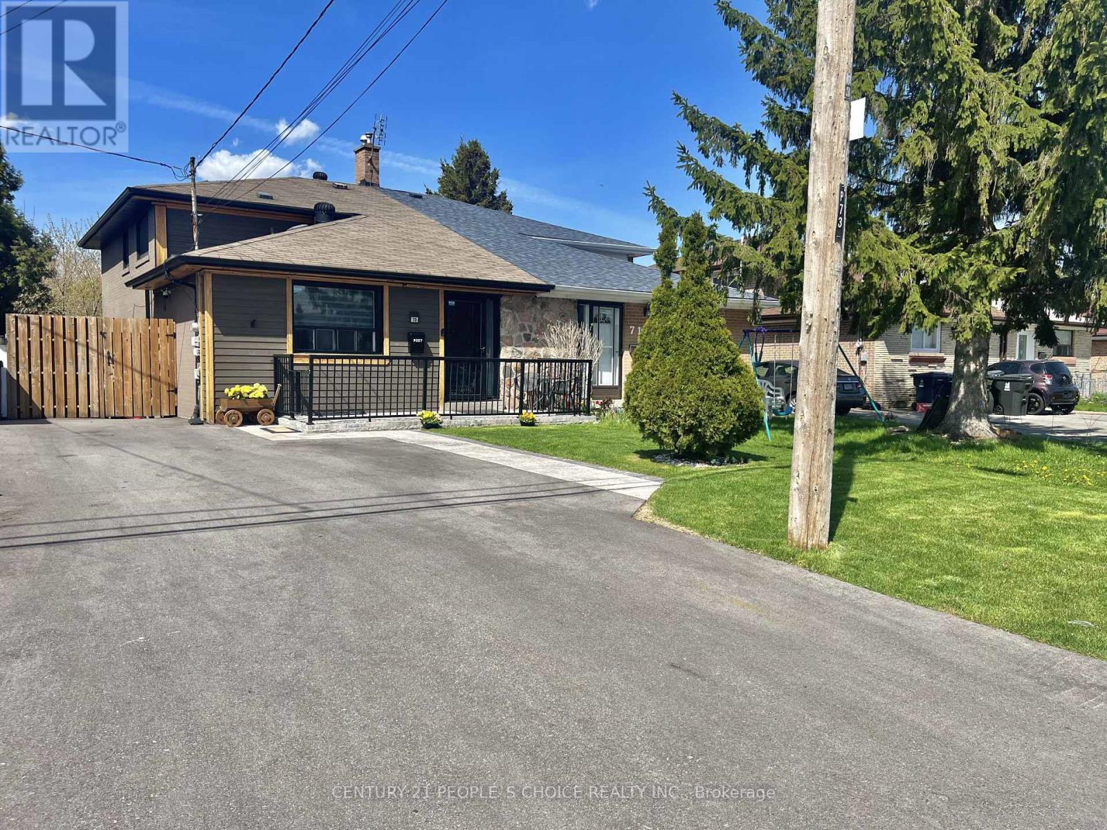 73 Newlin Crescent, Toronto, Ontario  M3L 1X5 - Photo 2 - W13103536