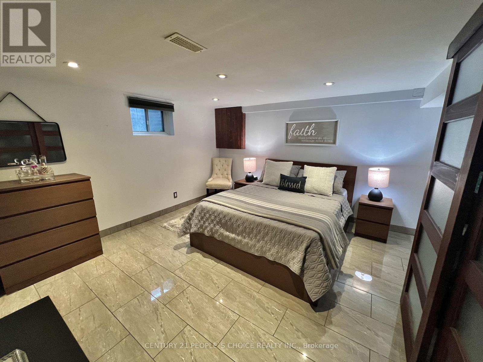 73 Newlin Crescent, Toronto, Ontario  M3L 1X5 - Photo 20 - W13103536