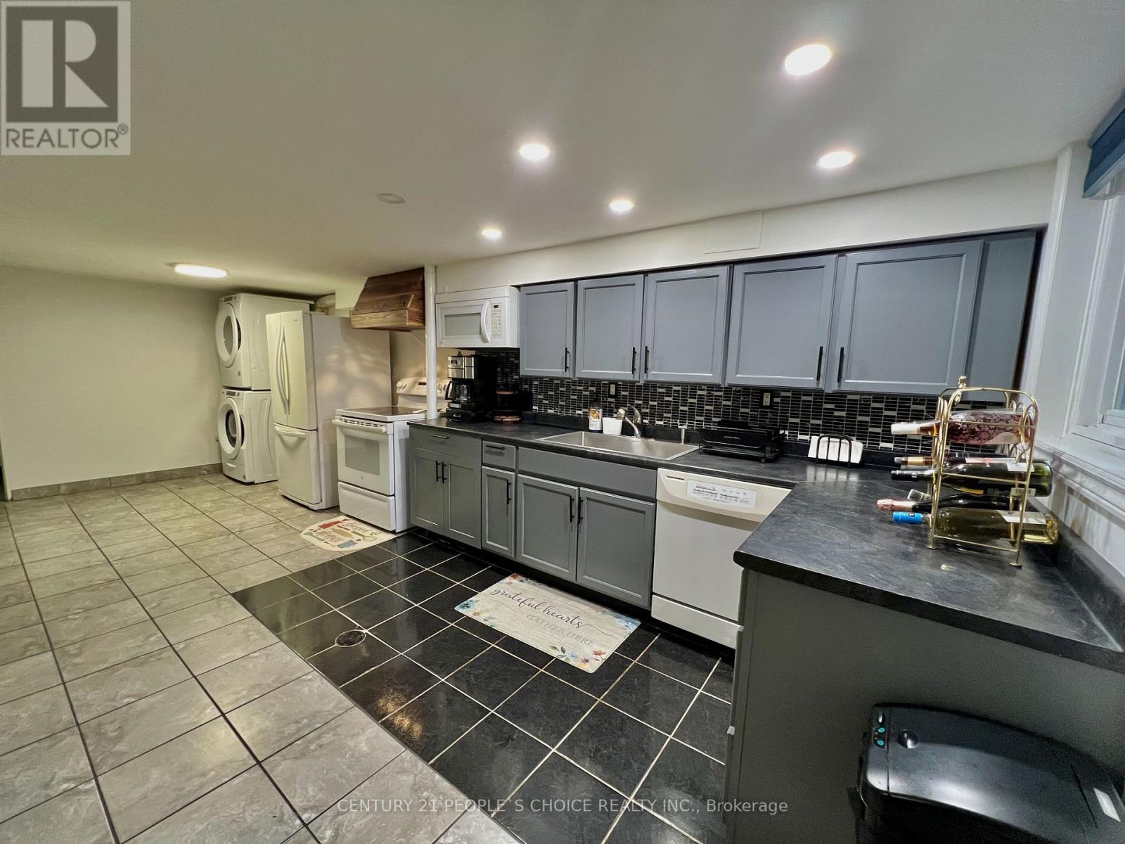73 Newlin Crescent, Toronto, Ontario  M3L 1X5 - Photo 21 - W13103536
