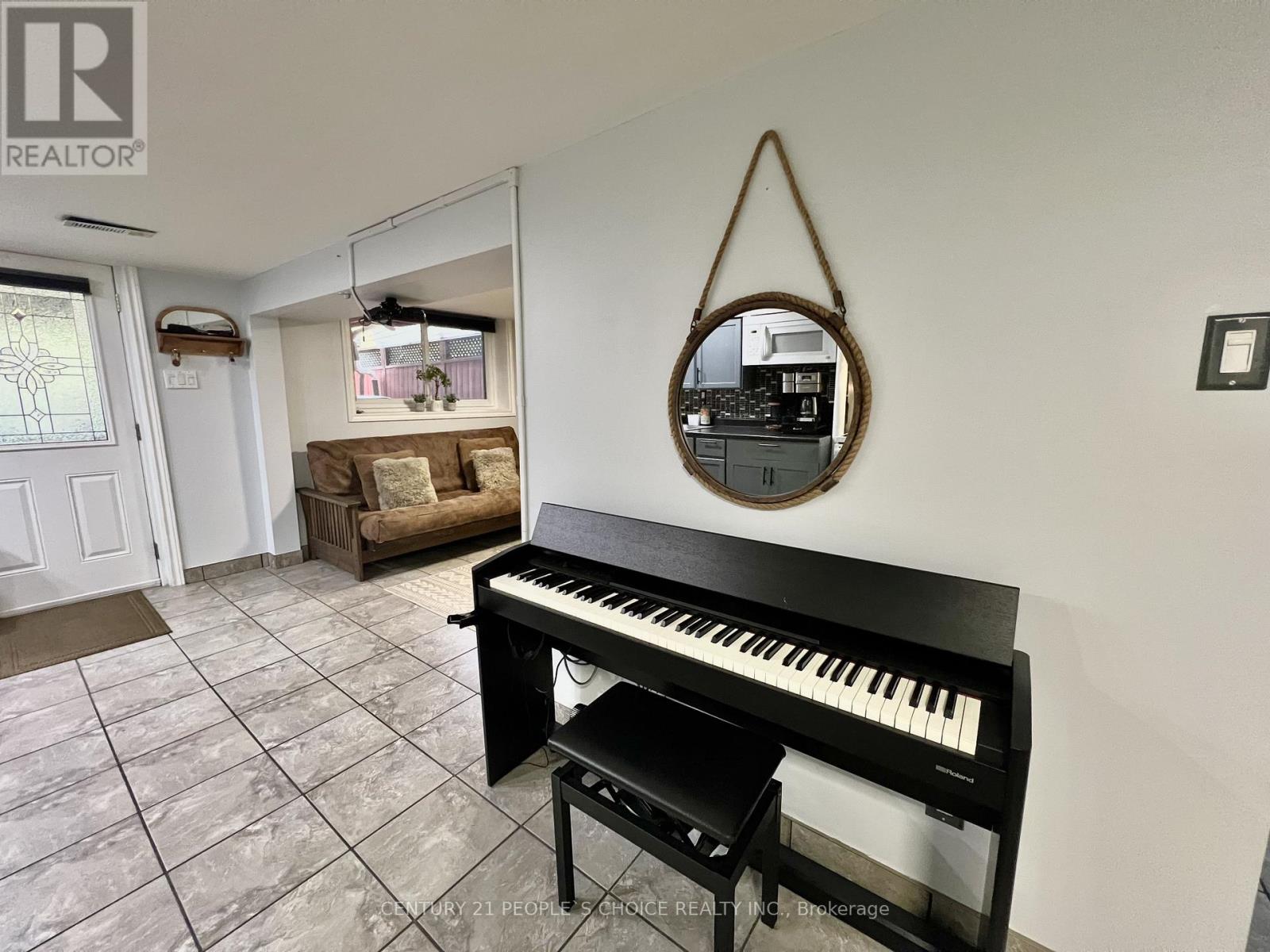 73 Newlin Crescent, Toronto, Ontario  M3L 1X5 - Photo 24 - W13103536