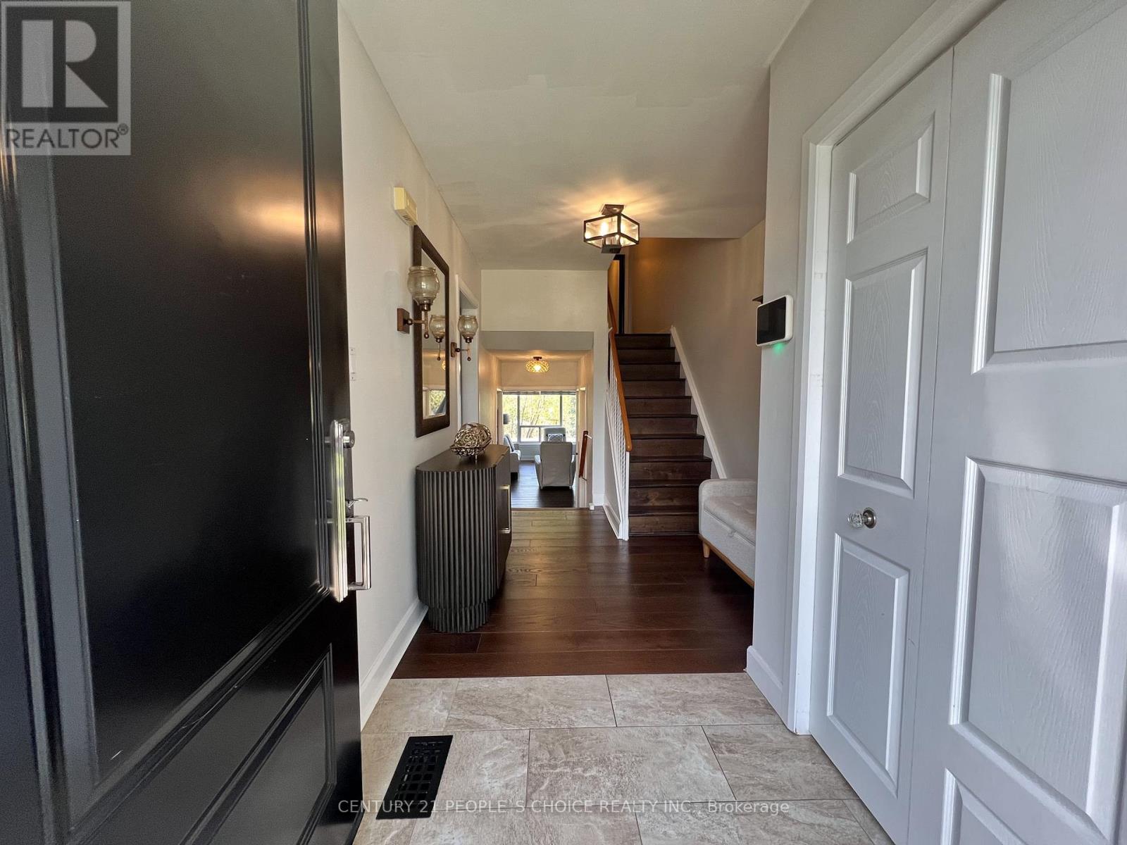 73 Newlin Crescent, Toronto, Ontario  M3L 1X5 - Photo 3 - W13103536