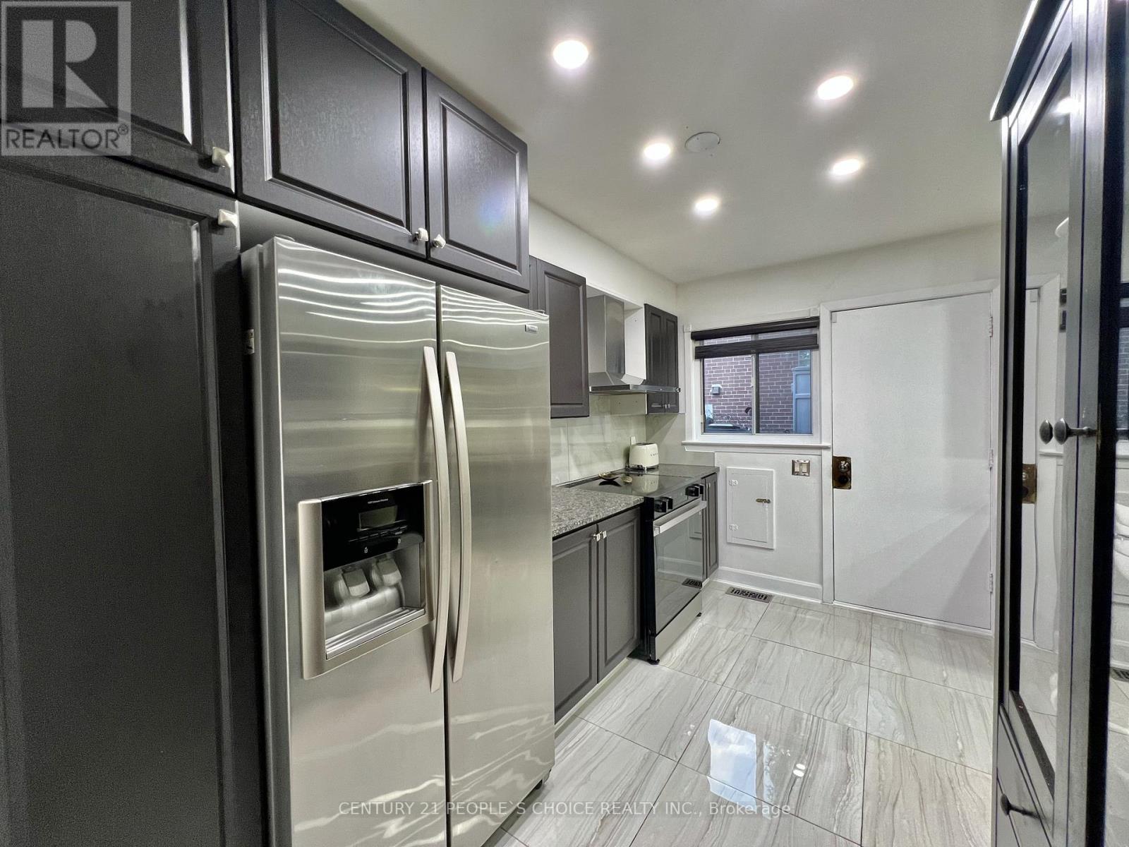 73 Newlin Crescent, Toronto, Ontario  M3L 1X5 - Photo 5 - W13103536