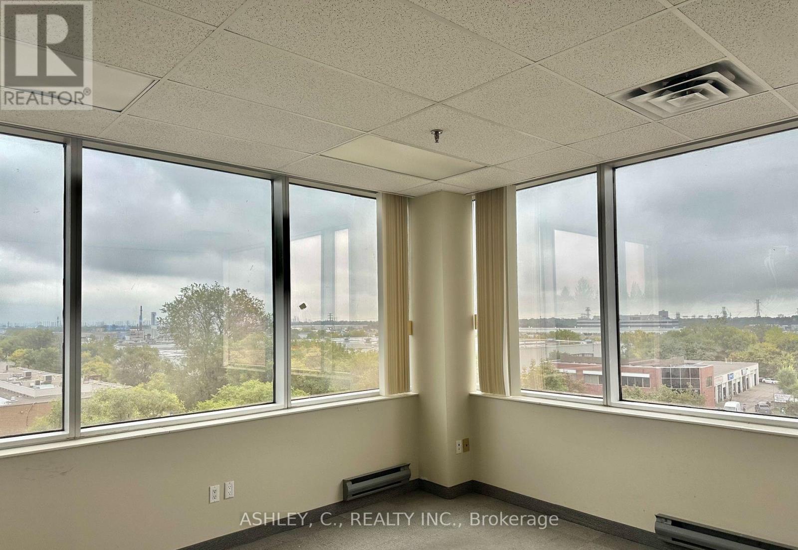 400 - 918 Dundas Street E, Mississauga, Ontario  L4Y 4H9 - Photo 2 - W13103564