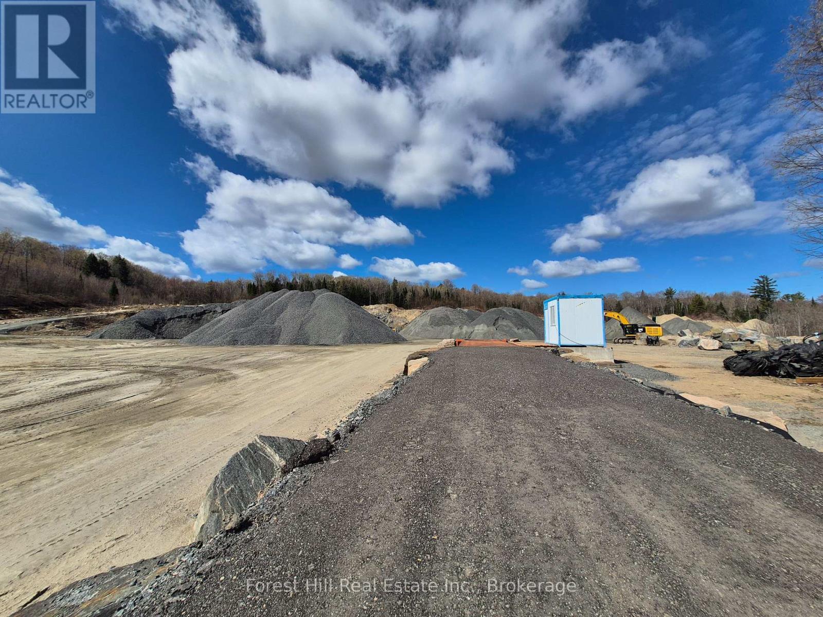 1470 Echo Lake Road, Lake Of Bays, Ontario  P0B 1A0 - Photo 2 - X12049706