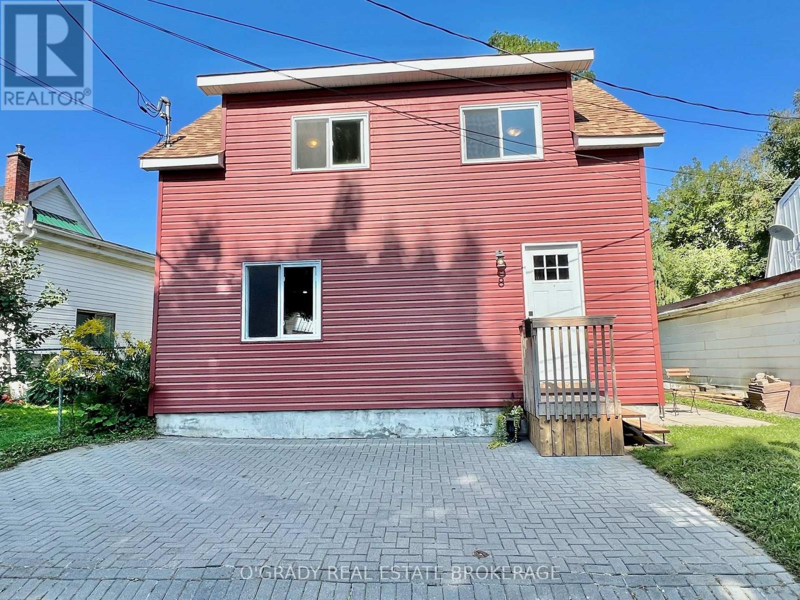 8 EDWARD LANE, Brockville, Ontario