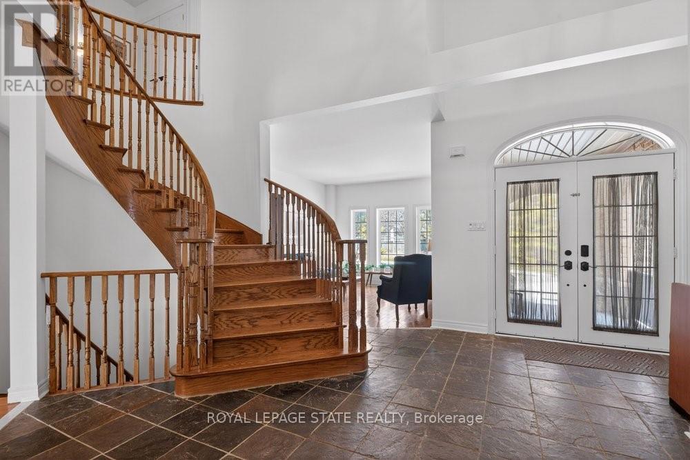 29 Gaines Avenue, Hamilton, Ontario  L9H 7M4 - Photo 2 - X13103424
