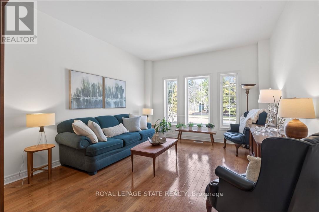 29 Gaines Avenue, Hamilton, Ontario  L9H 7M4 - Photo 3 - X13103424