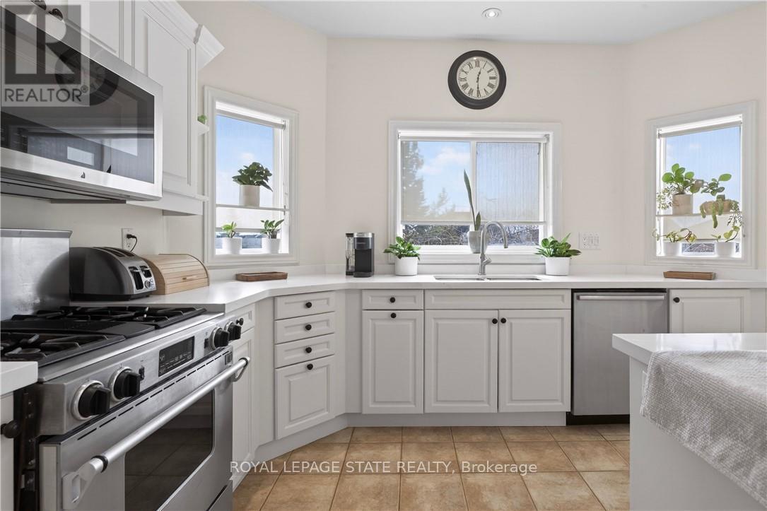 29 Gaines Avenue, Hamilton, Ontario  L9H 7M4 - Photo 9 - X13103424