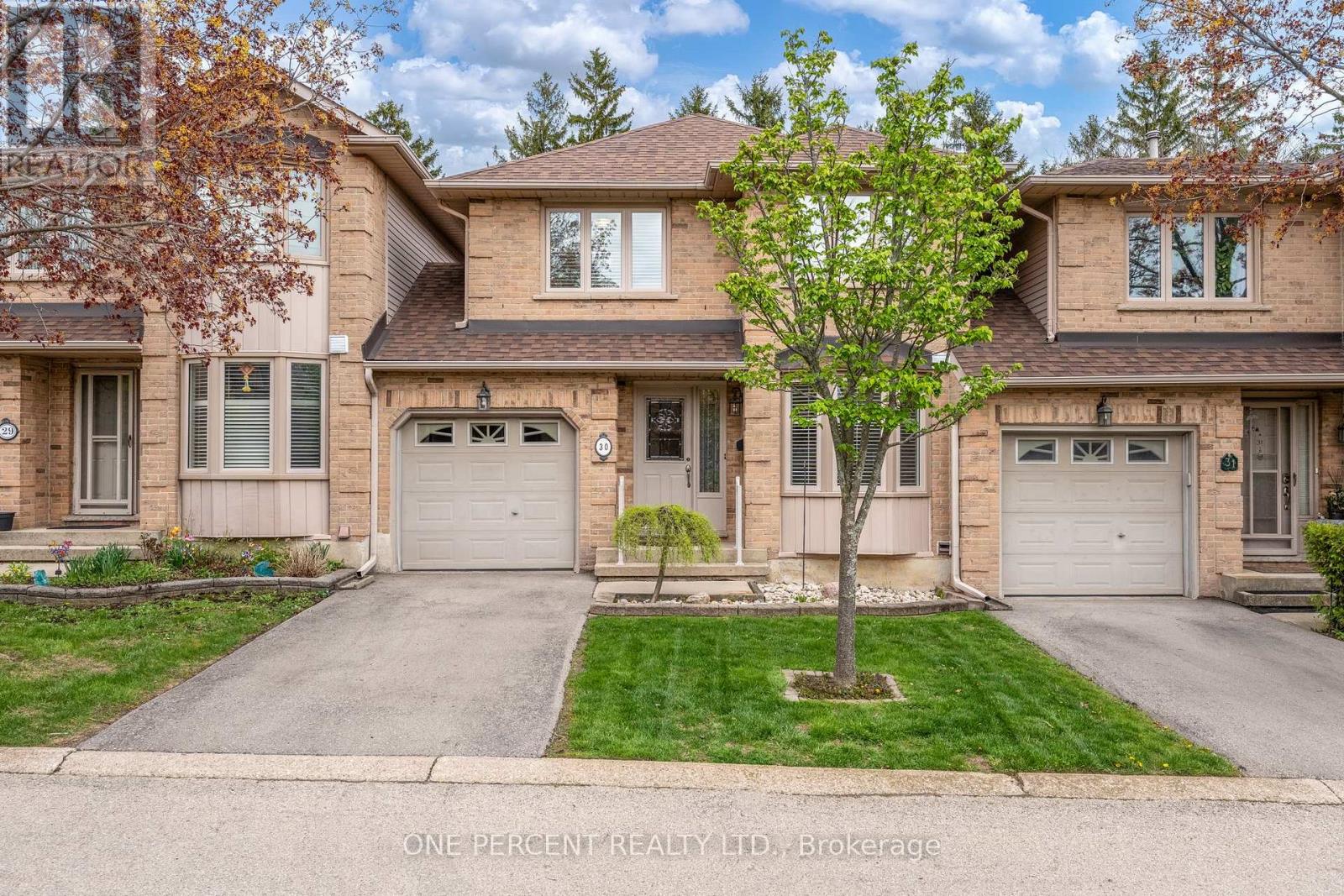 30 - 800 UPPER PARADISE ROAD, Hamilton, Ontario