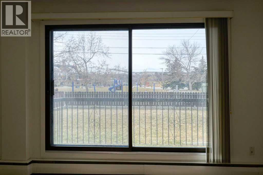 4323 75 Street Nw, Calgary, Alberta  T3B 2M7 - Photo 13 - A2296391