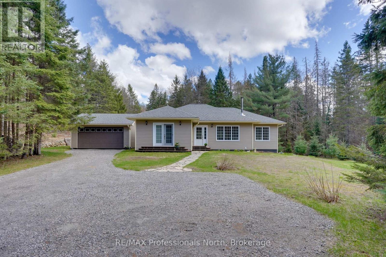 2253 LONE PINE DRIVE, Huntsville, Ontario
