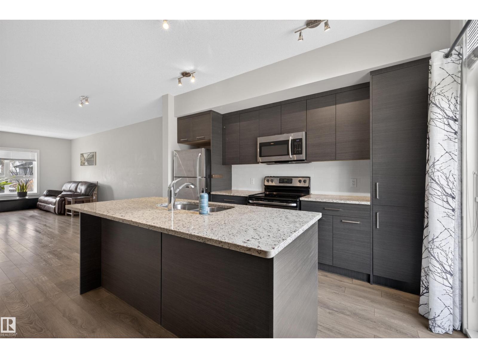 #8 2560 Pegasus Bv Nw, Edmonton, Alberta  T5E 6V4 - Photo 4 - E4486630