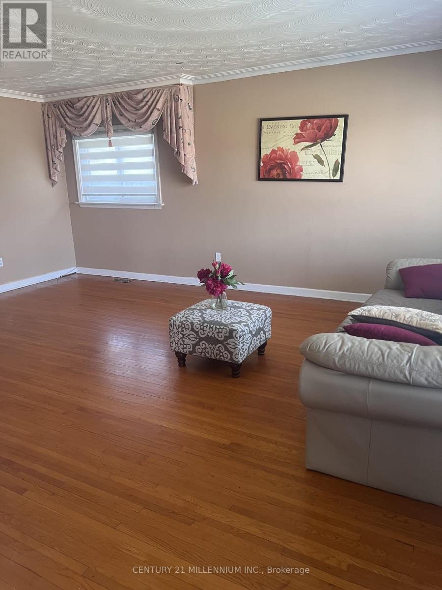 9 Tralee Avenue, Toronto, Ontario  M1G 3E3 - Photo 5 - E13069330