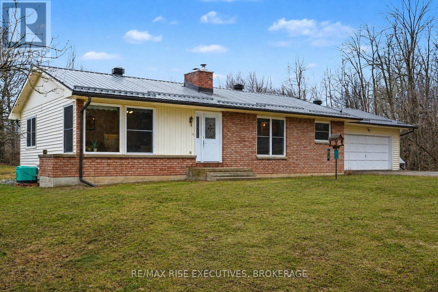 715 Hanna Road, Tay Valley, Ontario  K0H 2B0 - Photo 2 - X13103930