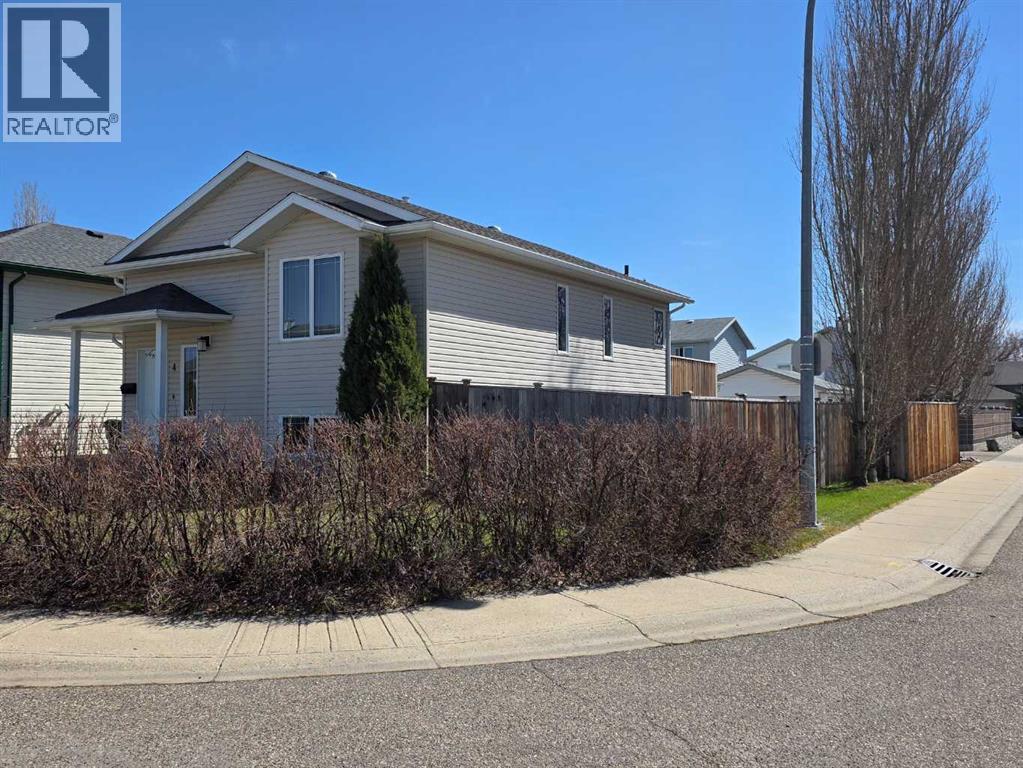 4 St James Boulevard N, Lethbridge, Alberta  T1H 6M5 - Photo 2 - A2304770