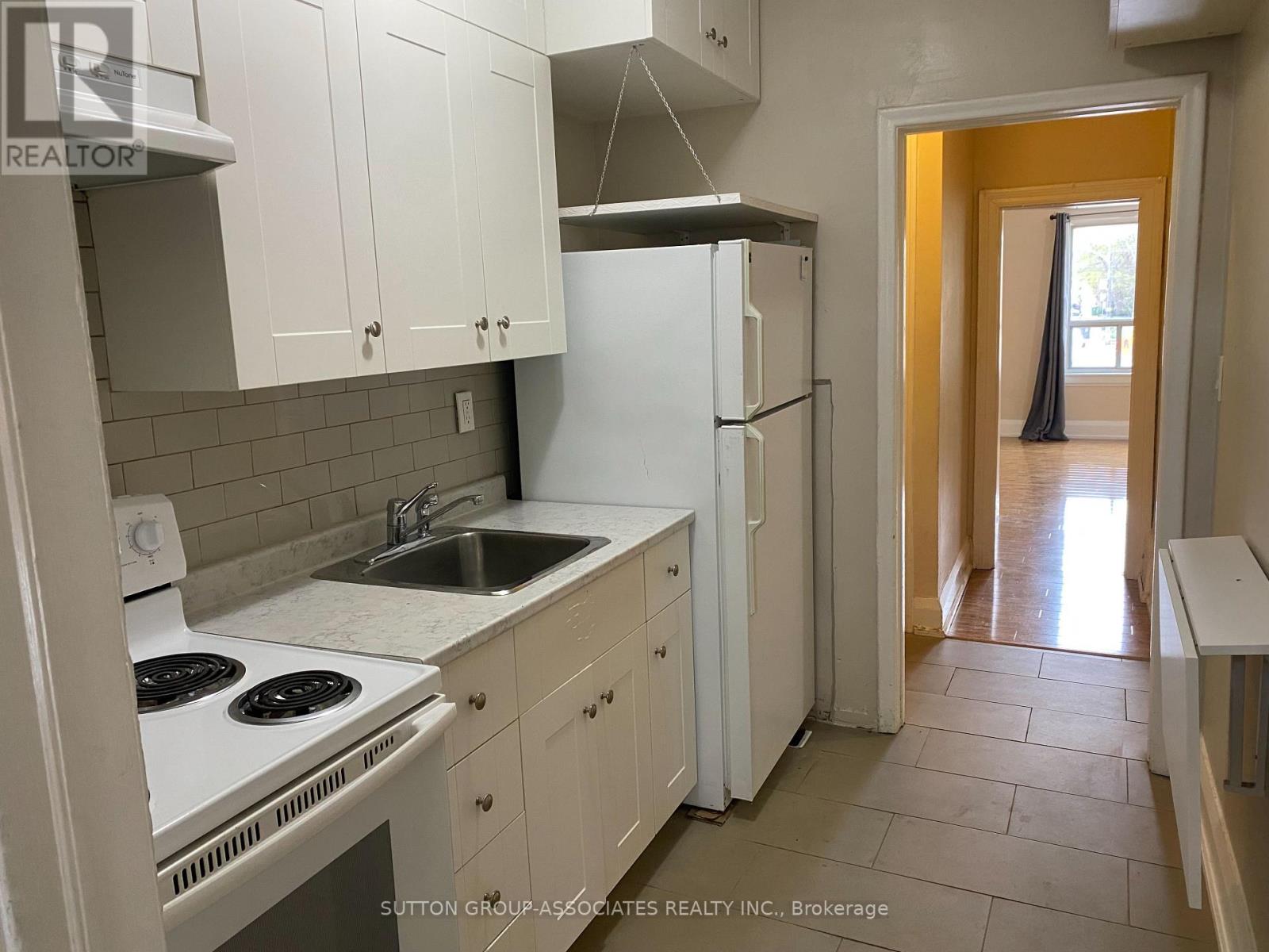 651 St Clair Avenue W, Toronto, Ontario  M6C 1A7 - Photo 10 - C13103672