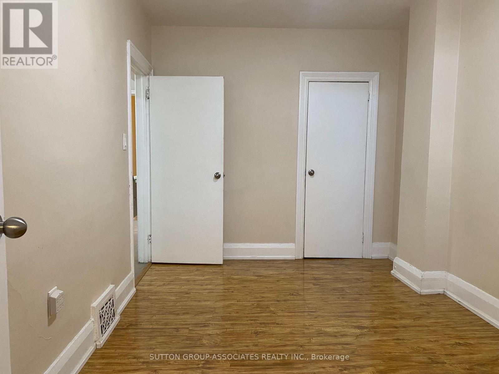 651 St Clair Avenue W, Toronto, Ontario  M6C 1A7 - Photo 13 - C13103672