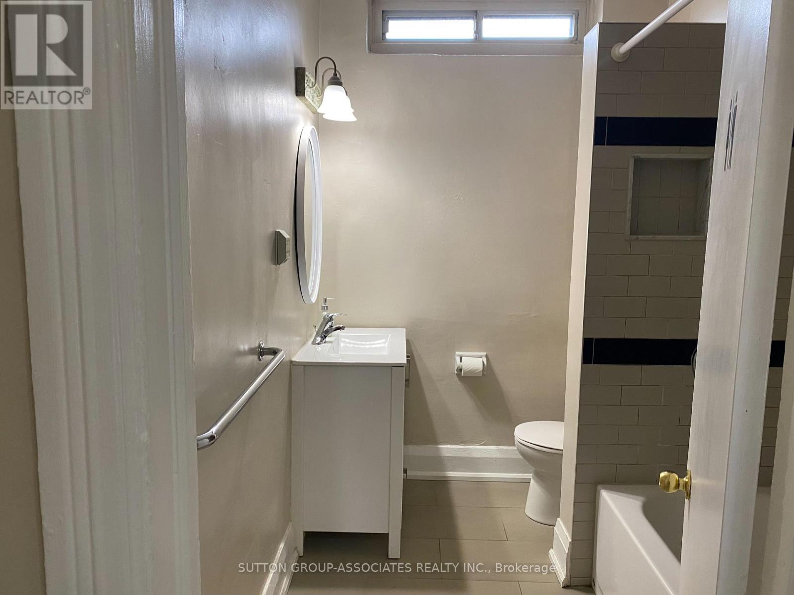 651 St Clair Avenue W, Toronto, Ontario  M6C 1A7 - Photo 16 - C13103672