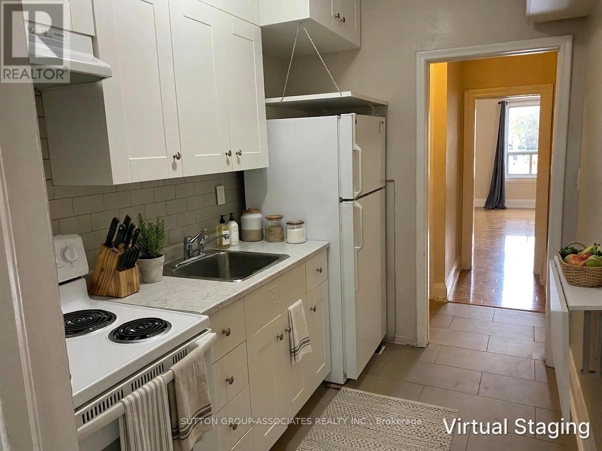 651 St Clair Avenue W, Toronto, Ontario  M6C 1A7 - Photo 9 - C13103672