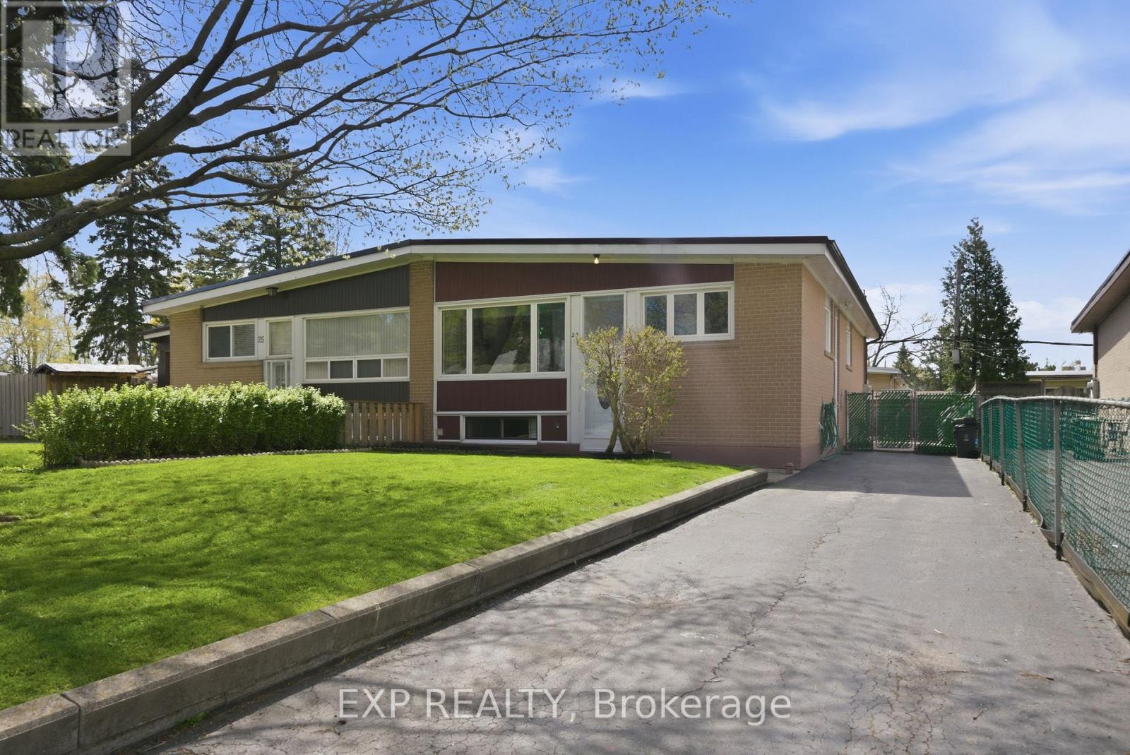 23 Pynford Crescent, Toronto, Ontario  M3A 1W7 - Photo 1 - C13103802