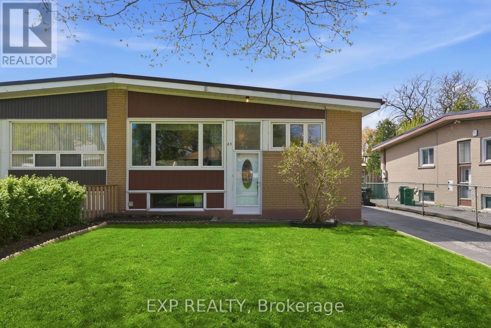 23 Pynford Crescent, Toronto, Ontario  M3A 1W7 - Photo 2 - C13103802