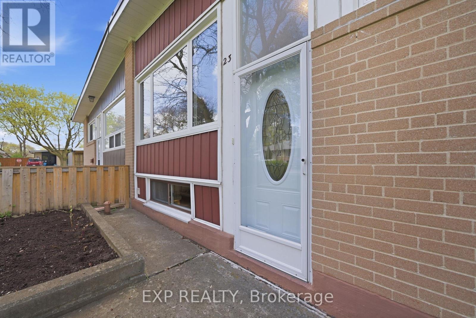 23 Pynford Crescent, Toronto, Ontario  M3A 1W7 - Photo 3 - C13103802
