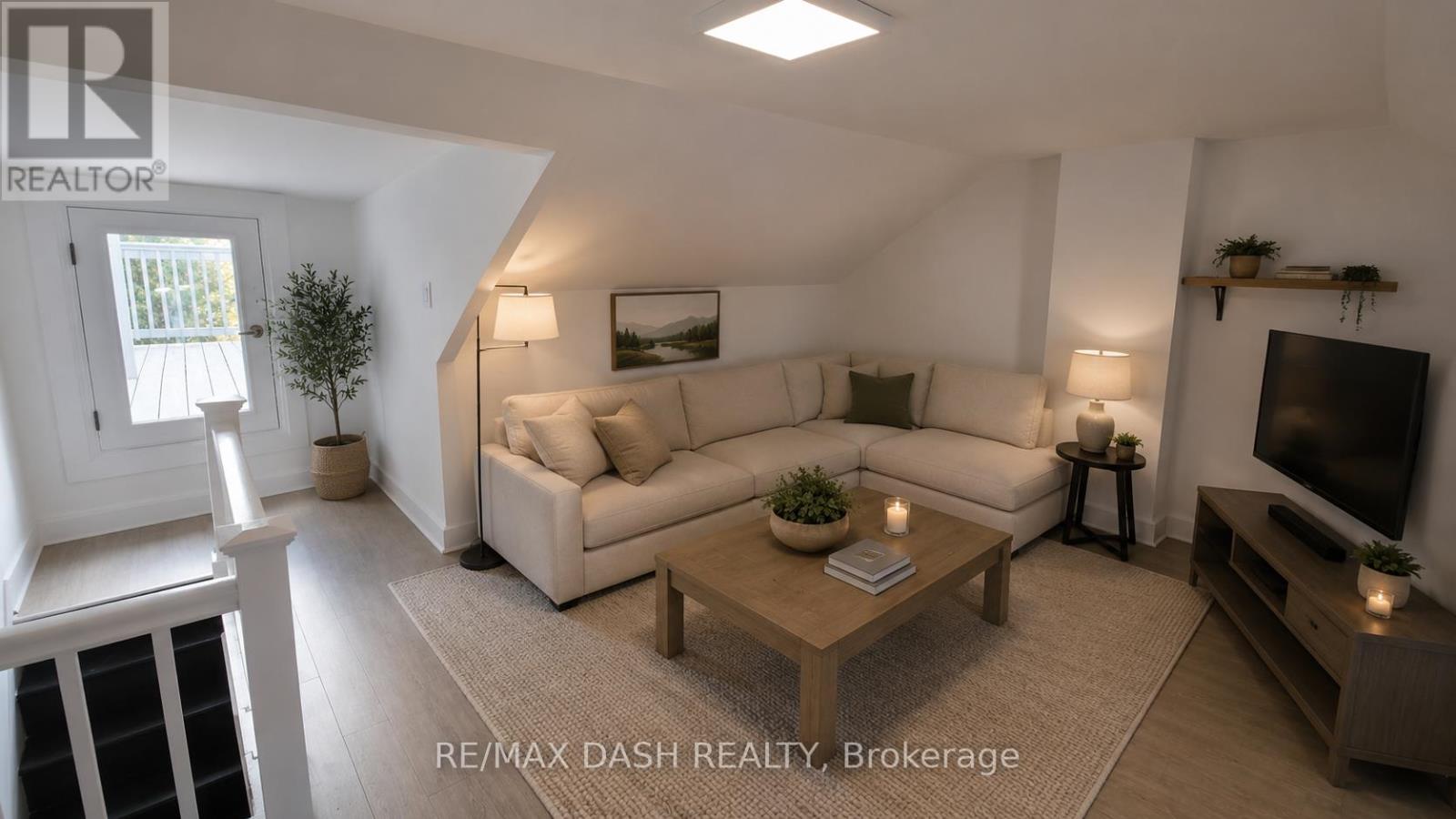 Upper - 13 Hocken Avenue, Toronto, Ontario  M6G 2K1 - Photo 1 - C13103822