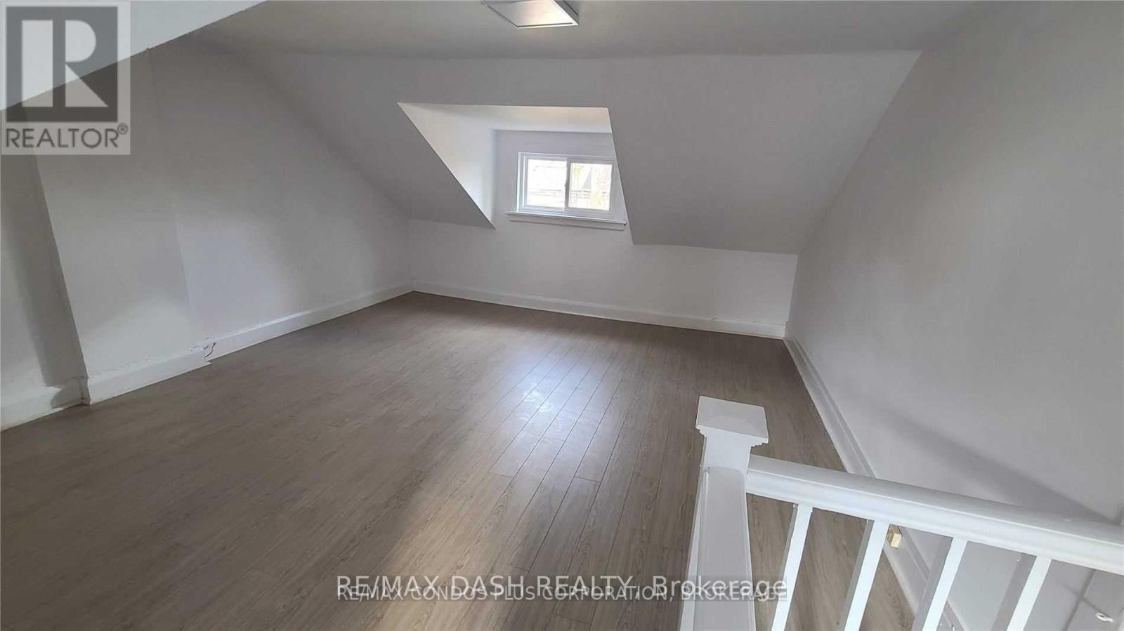 Upper - 13 Hocken Avenue, Toronto, Ontario  M6G 2K1 - Photo 18 - C13103822