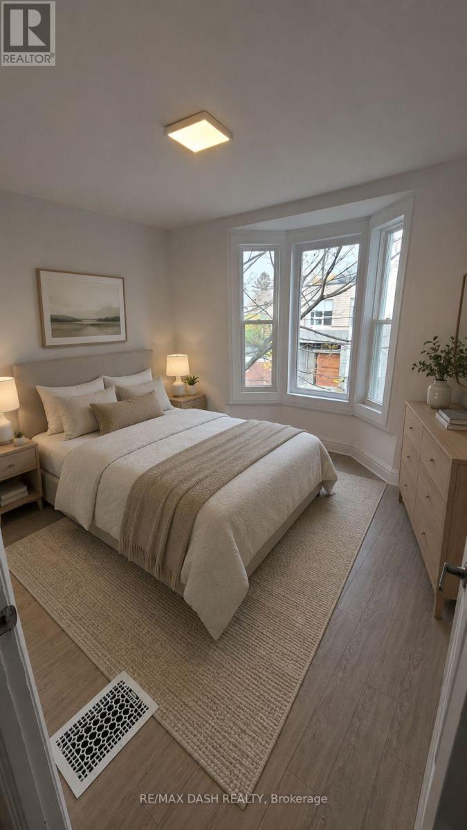 Upper - 13 Hocken Avenue, Toronto, Ontario  M6G 2K1 - Photo 2 - C13103822