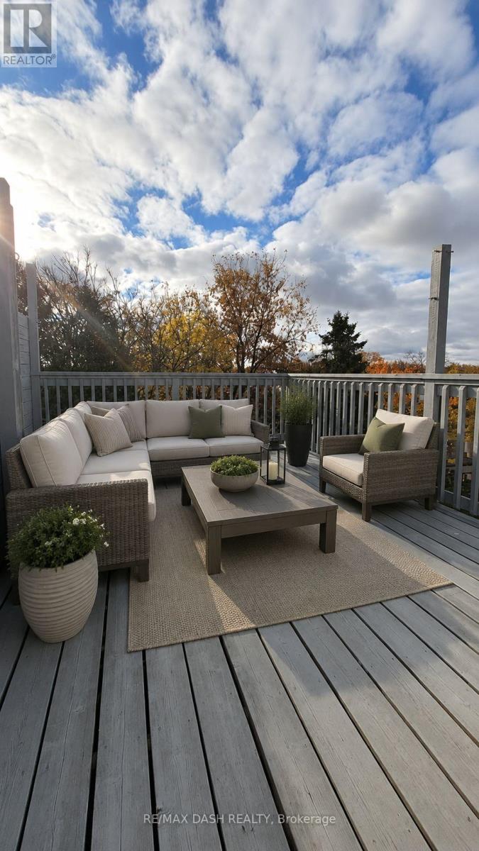 Upper - 13 Hocken Avenue, Toronto, Ontario  M6G 2K1 - Photo 3 - C13103822