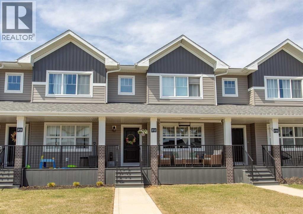212 Halifax Close, Penhold, Alberta  T0M 1R0 - Photo 1 - A2309276