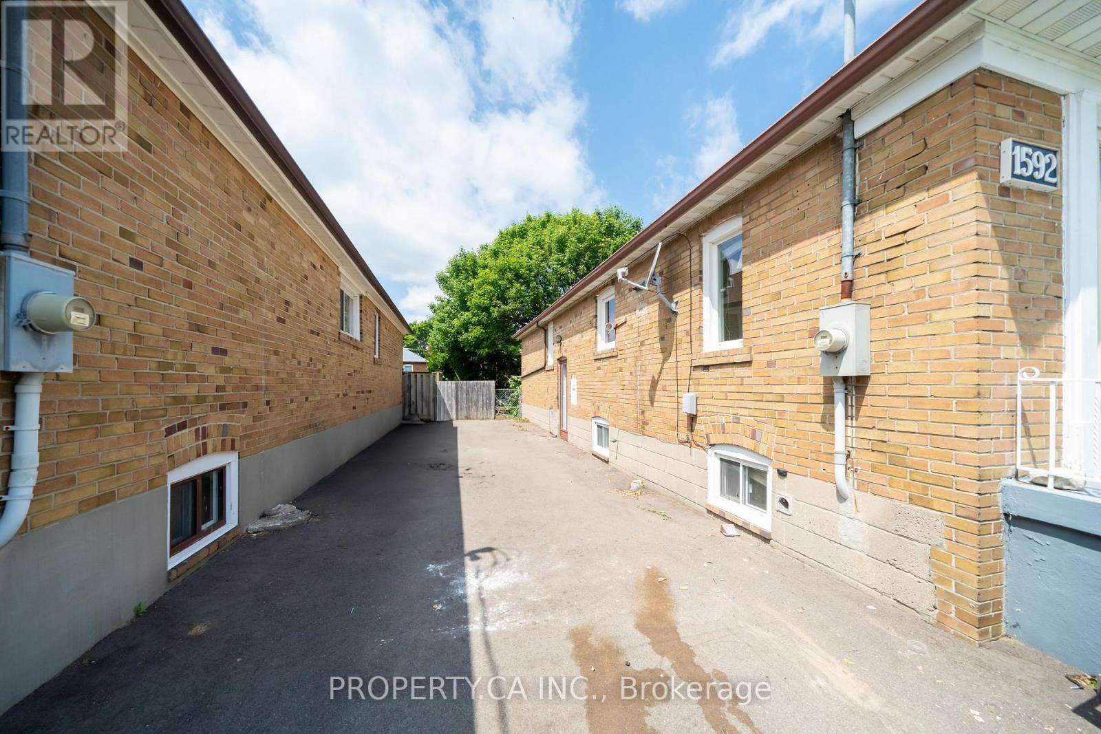 1592 Pharmacy Avenue, Toronto, Ontario  M1R 2K7 - Photo 13 - E13103756