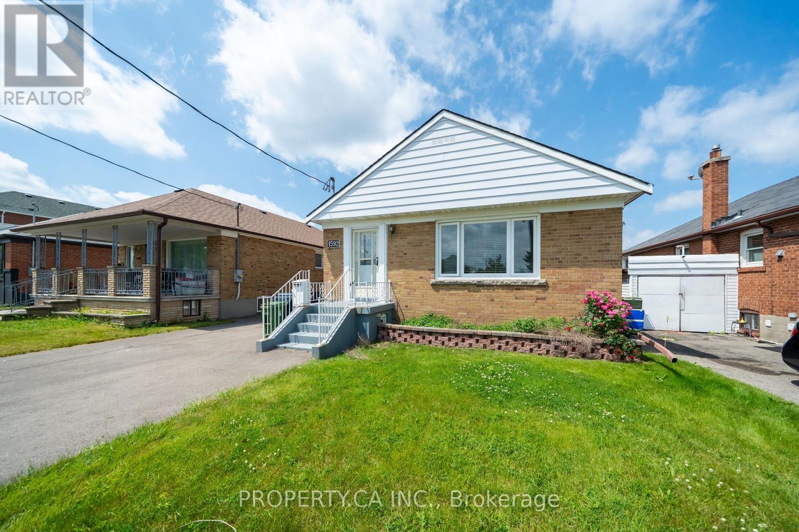 1592 Pharmacy Avenue, Toronto, Ontario  M1R 2K7 - Photo 2 - E13103756