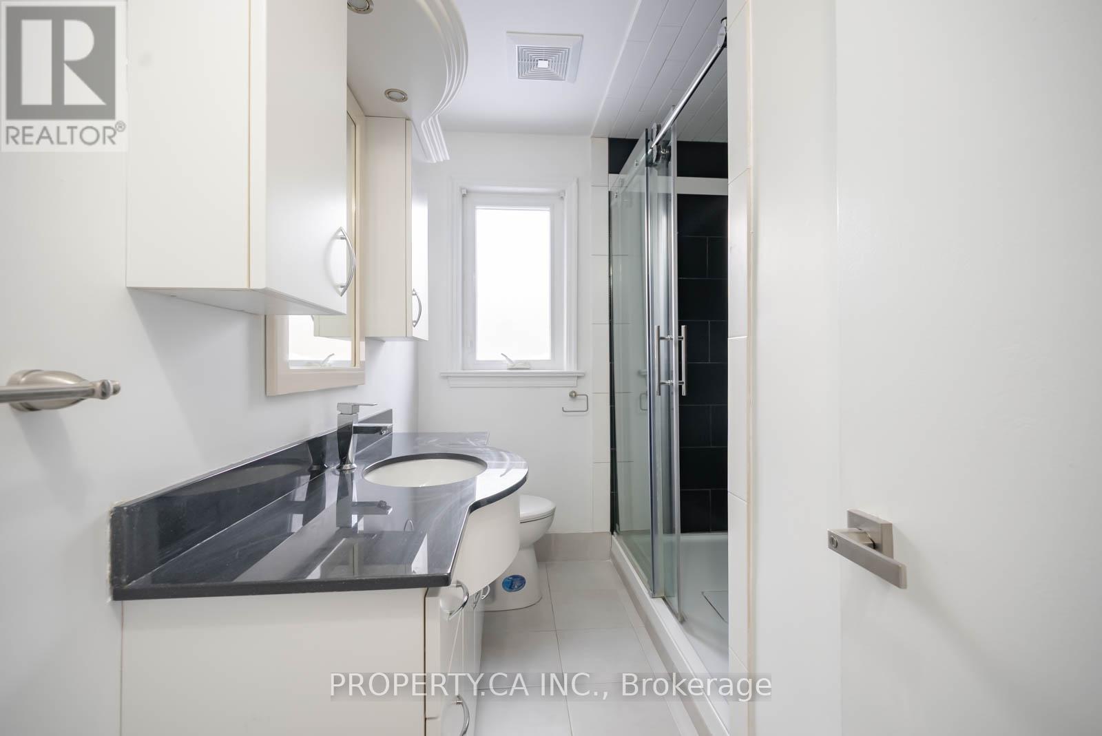 1592 Pharmacy Avenue, Toronto, Ontario  M1R 2K7 - Photo 8 - E13103756