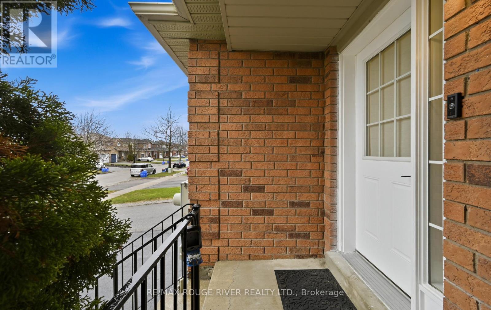 5 Somerscales Drive, Clarington, Ontario  L1C 5B6 - Photo 3 - E13103868