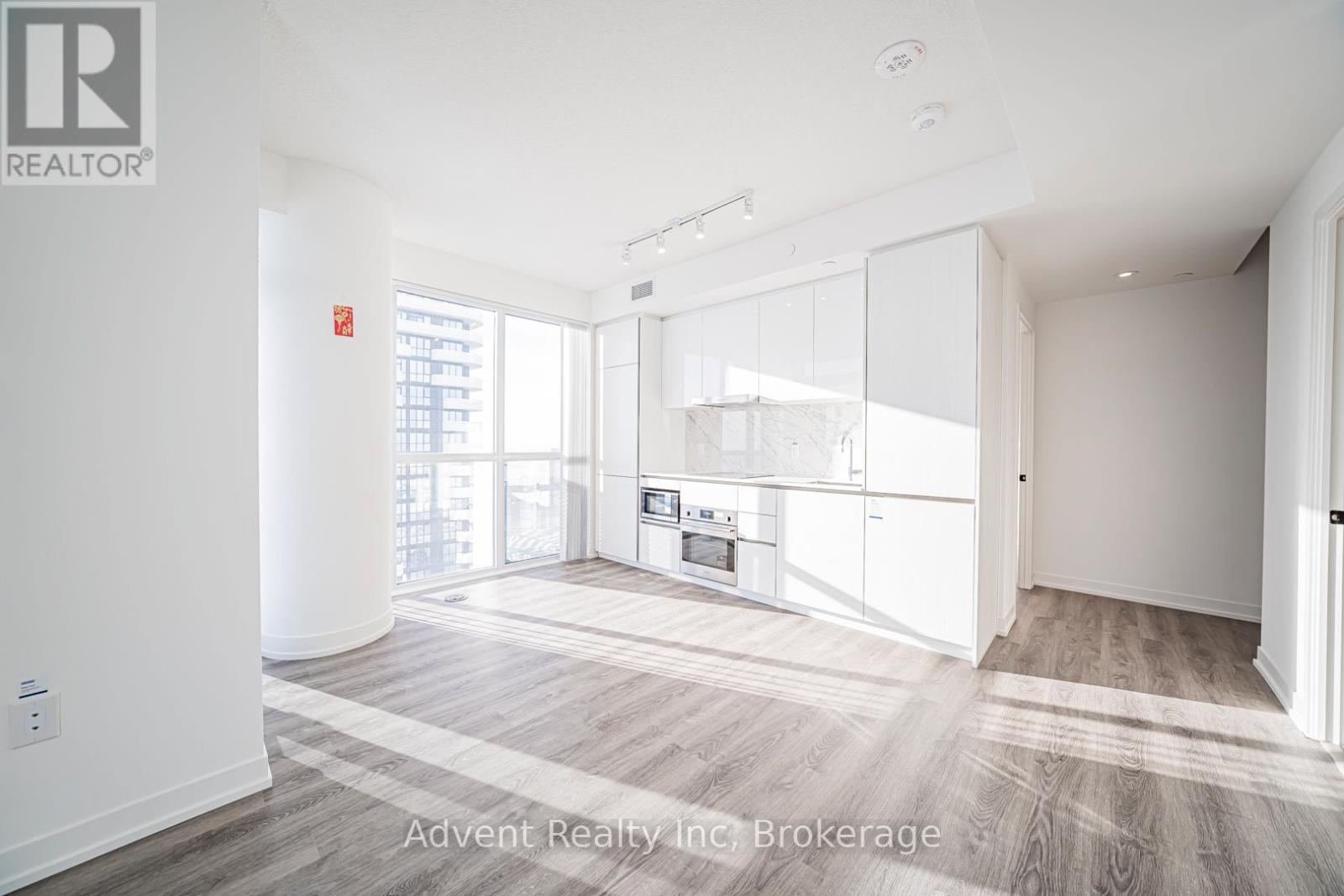 5512 - 8 Interchange Way, Vaughan, Ontario  L4K 0R2 - Photo 2 - N13103724