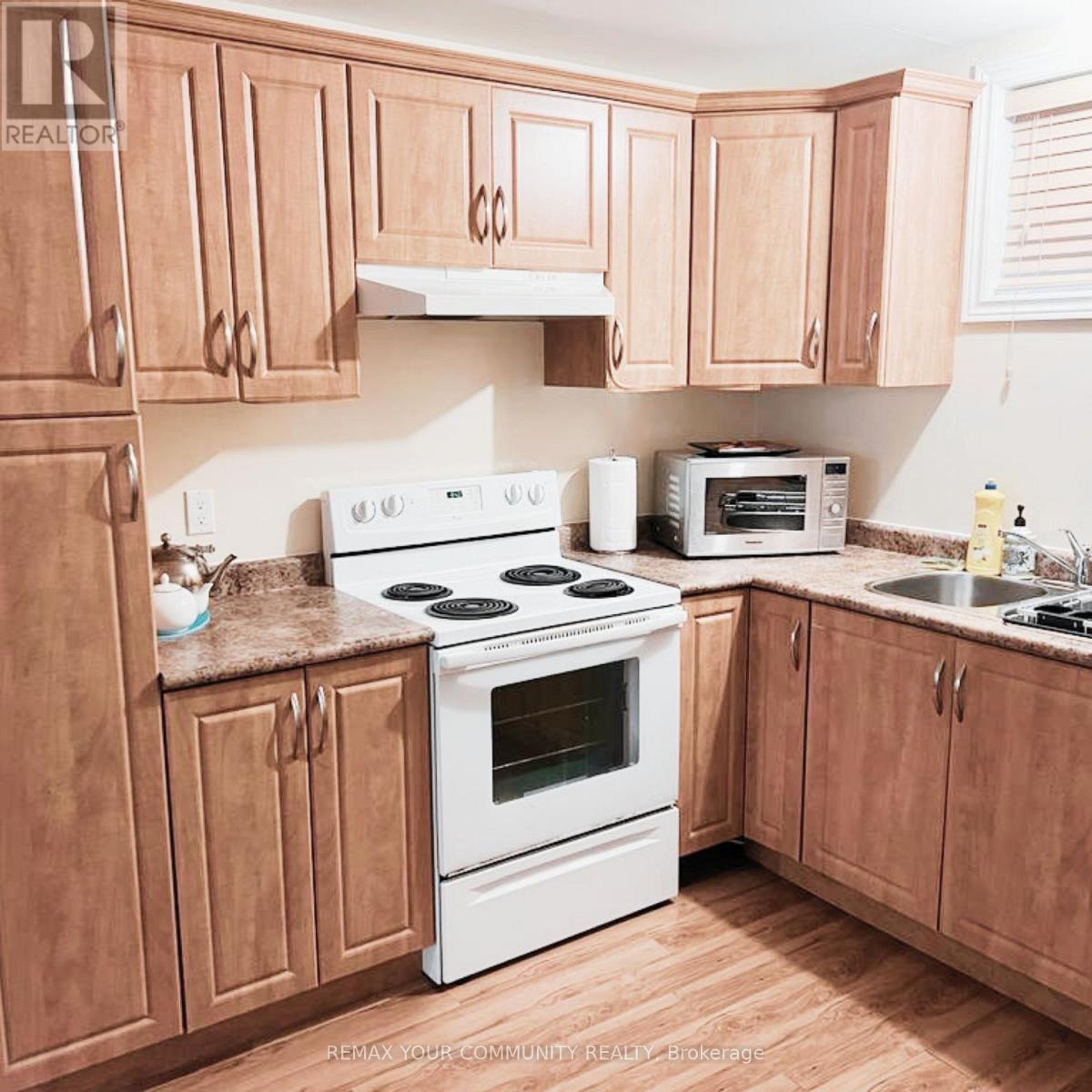 62 Canterbury Court, Richmond Hill, Ontario  L4C 8E8 - Photo 3 - N13103844