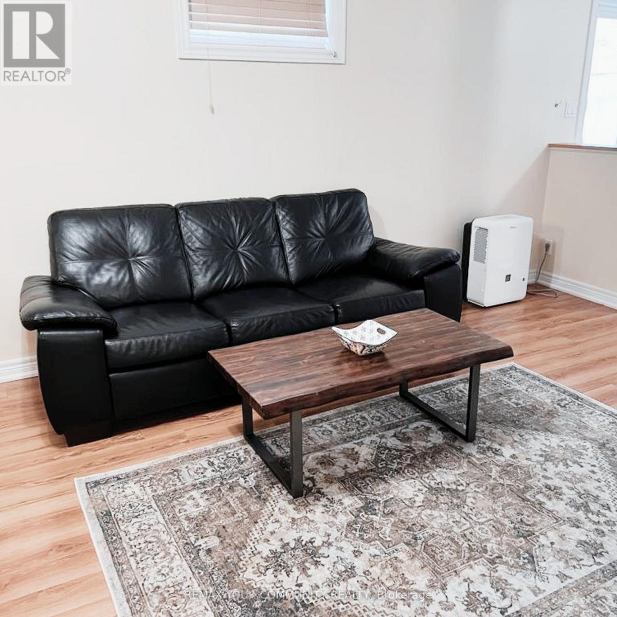 62 Canterbury Court, Richmond Hill, Ontario  L4C 8E8 - Photo 4 - N13103844