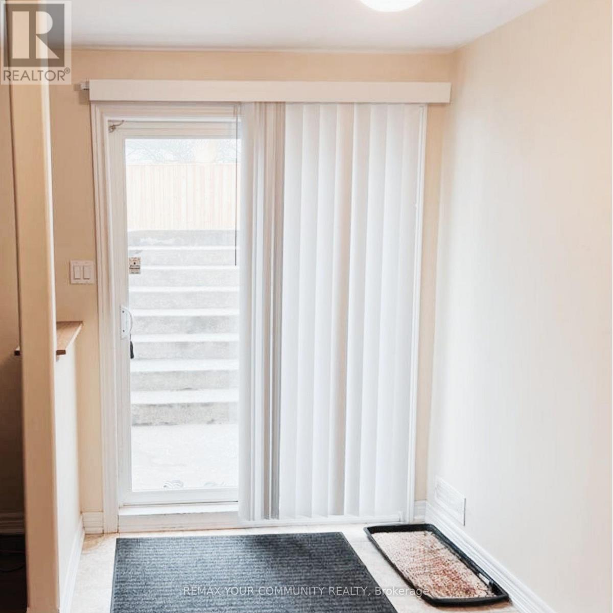 62 Canterbury Court, Richmond Hill, Ontario  L4C 8E8 - Photo 5 - N13103844