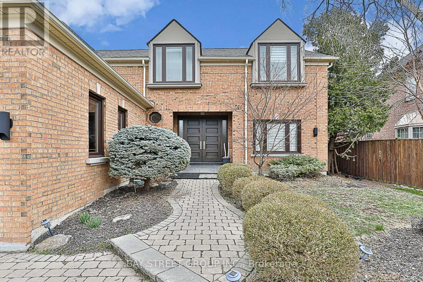 11 Gatcombe Circle, Richmond Hill, Ontario  L4C 9P4 - Photo 3 - N13103894