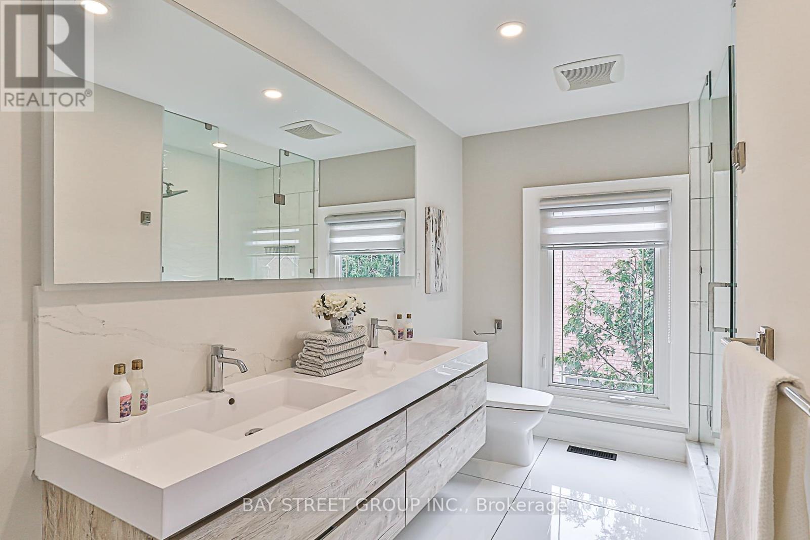 11 Gatcombe Circle, Richmond Hill, Ontario  L4C 9P4 - Photo 39 - N13103894