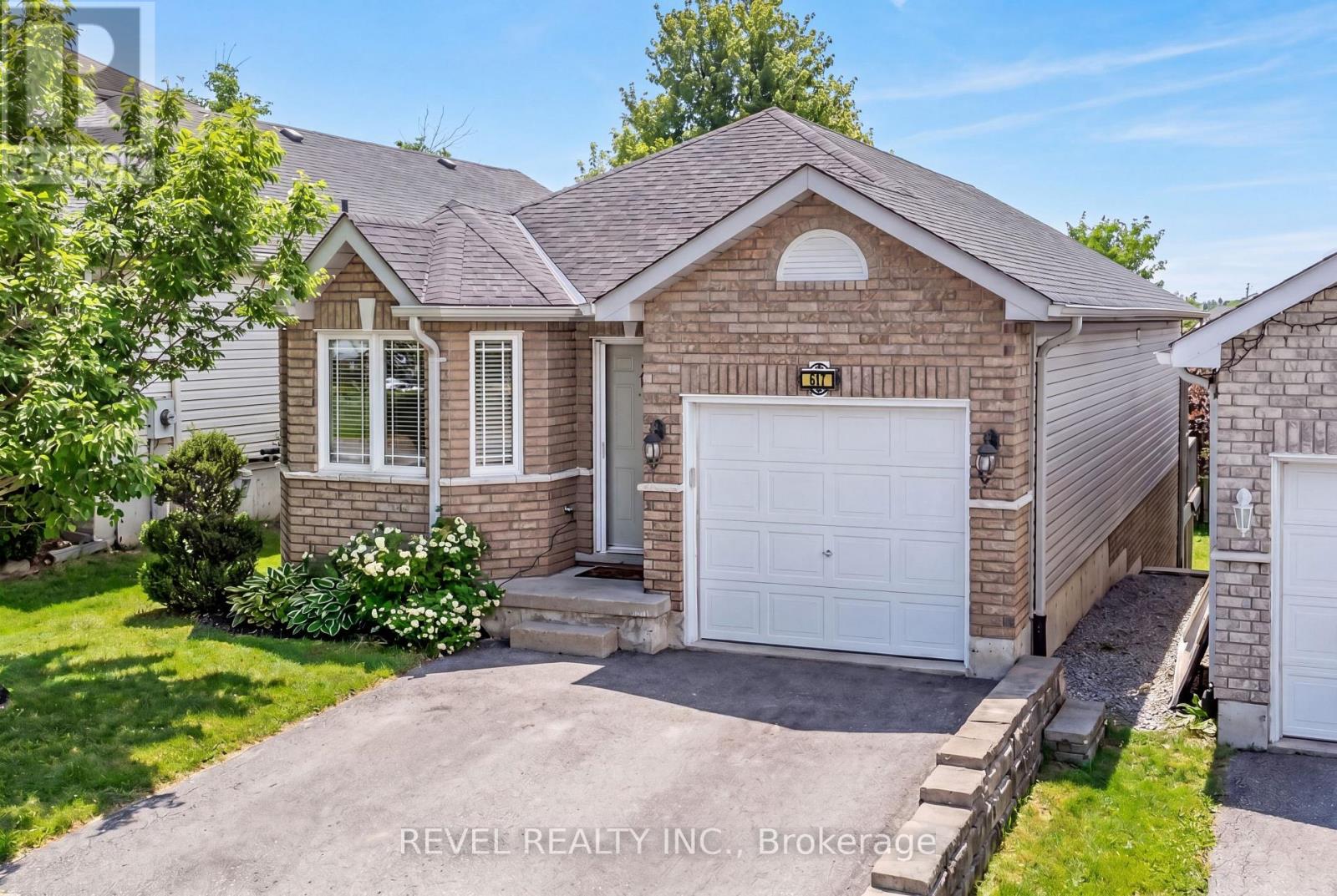 617 CLANCY CRESCENT, Peterborough, Ontario