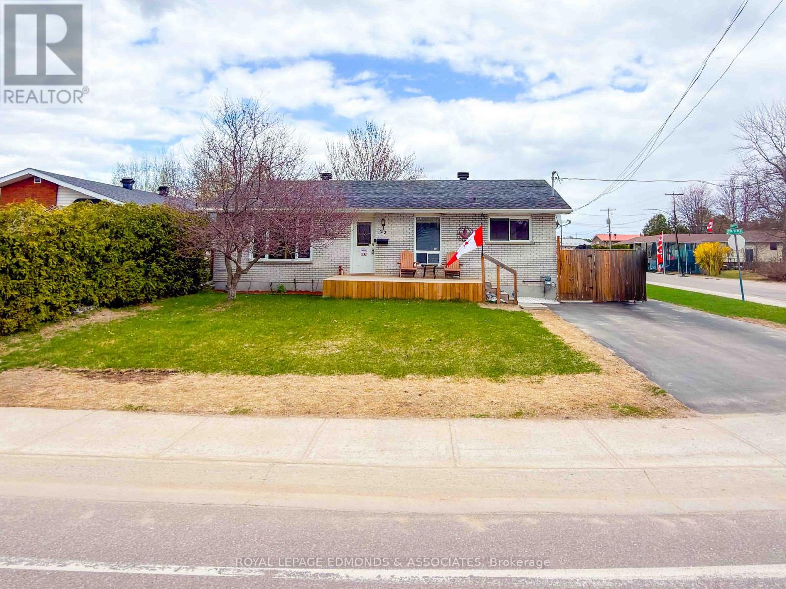 22 John Street, Petawawa, Ontario  K8H 1S4 - Photo 41 - X12987178