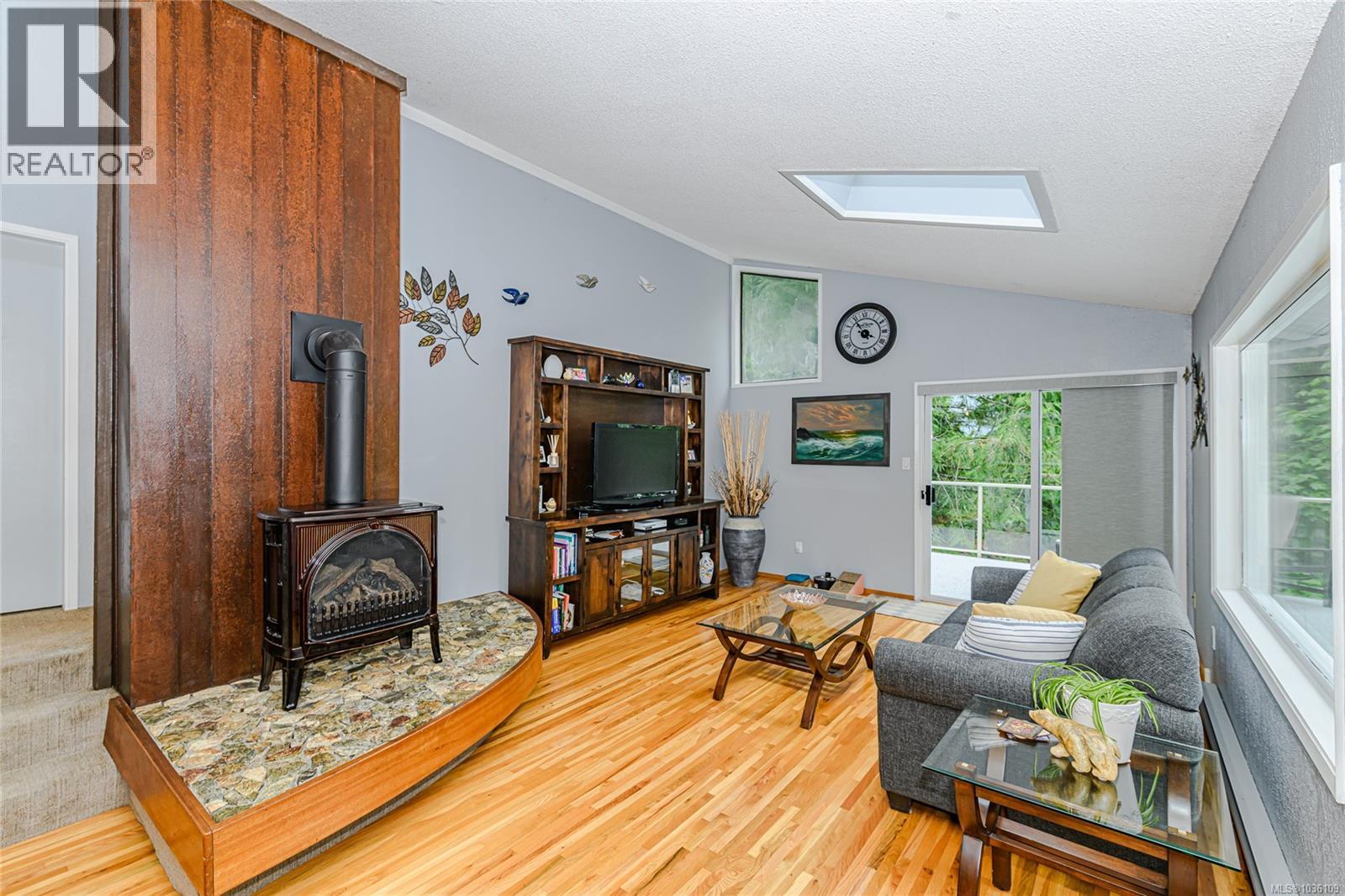 7136 Willis Point Rd, Central Saanich, British Columbia  V9E 2A1 - Photo 6 - 1036109