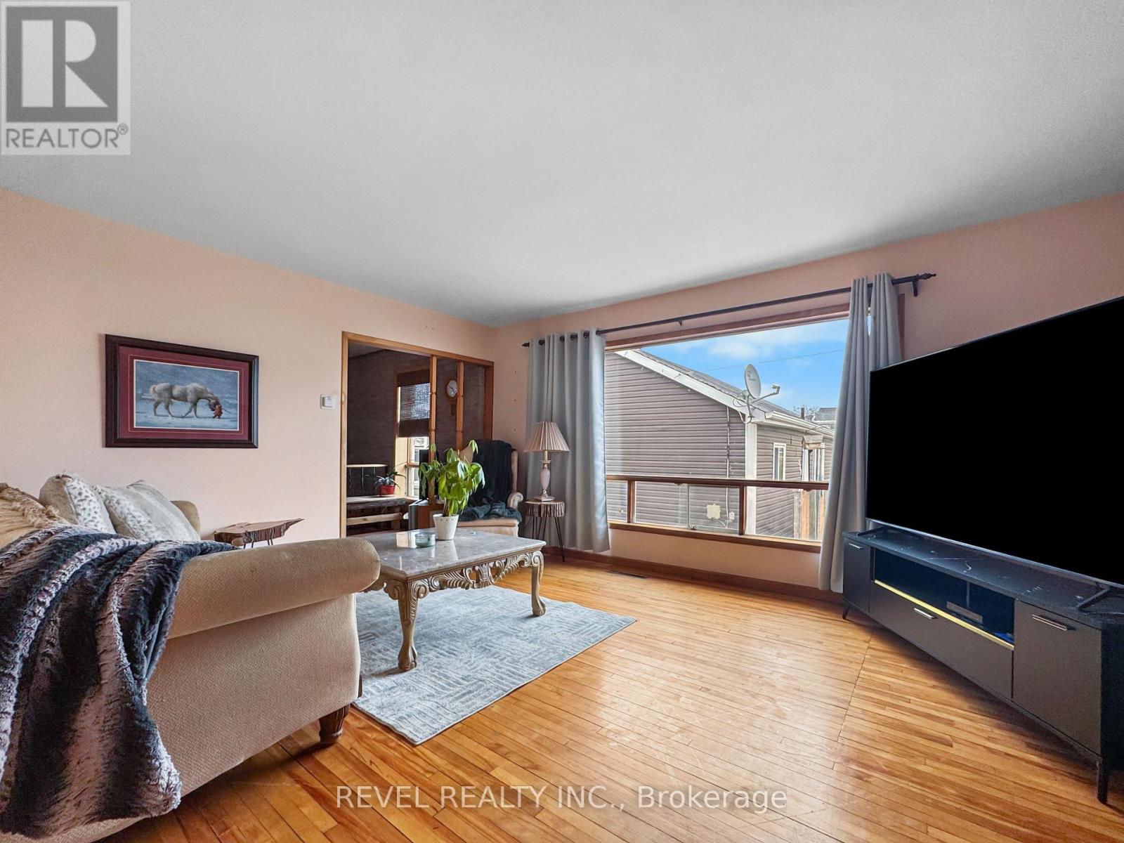 216 Bannerman Avenue, Timmins, Ontario  P4N 2Y9 - Photo 8 - T13104054
