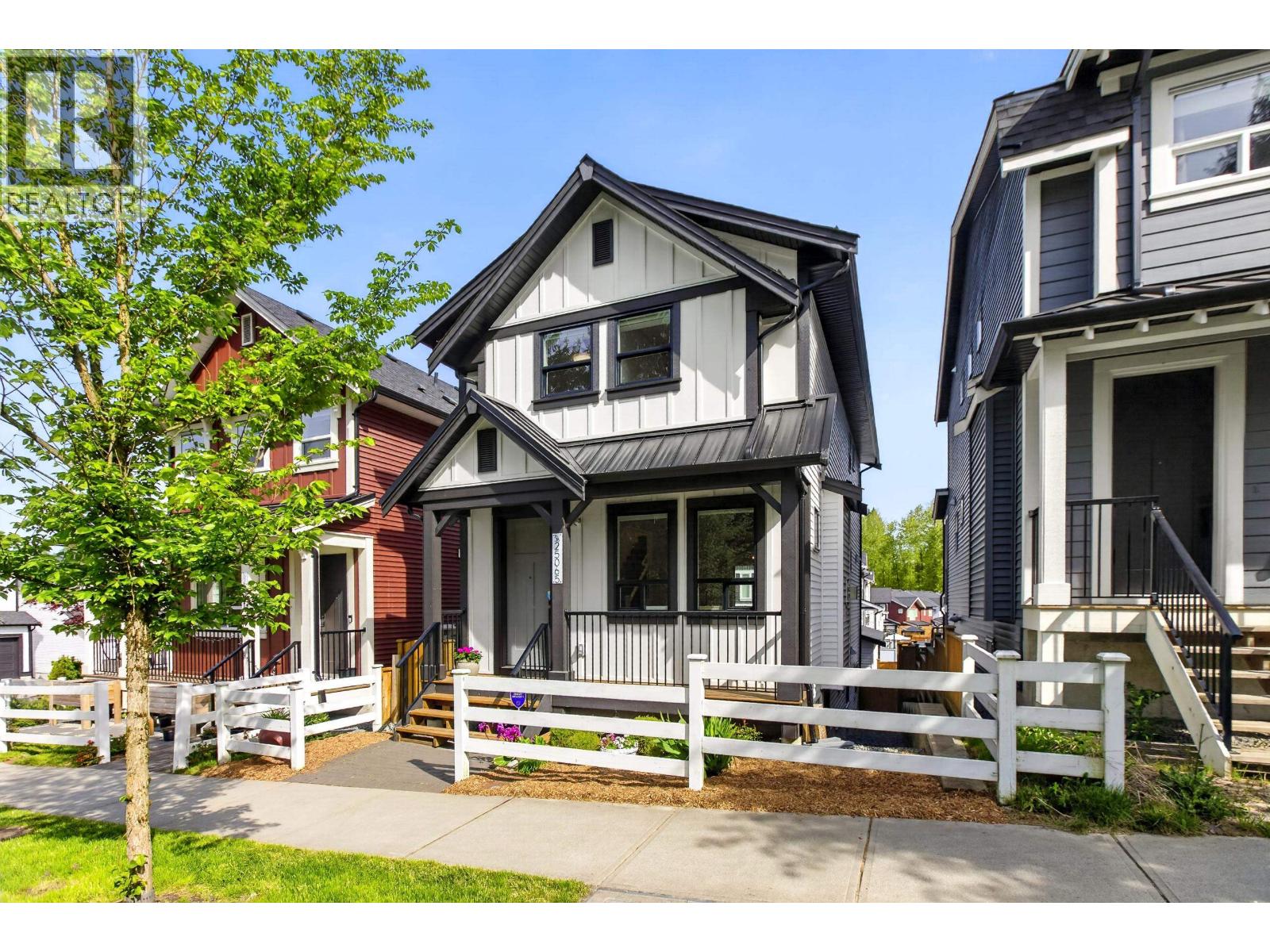 25065 112 Avenue, Maple Ridge, British Columbia  V2W 0K6 - Photo 2 - R3118392