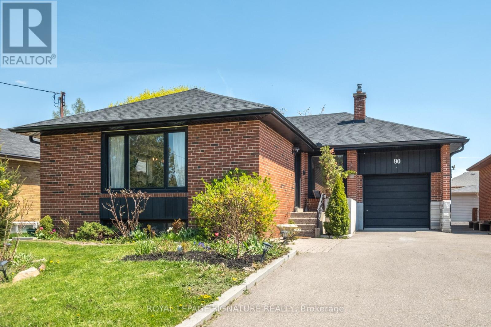 90 WHITBURN CRESCENT, Toronto, Ontario