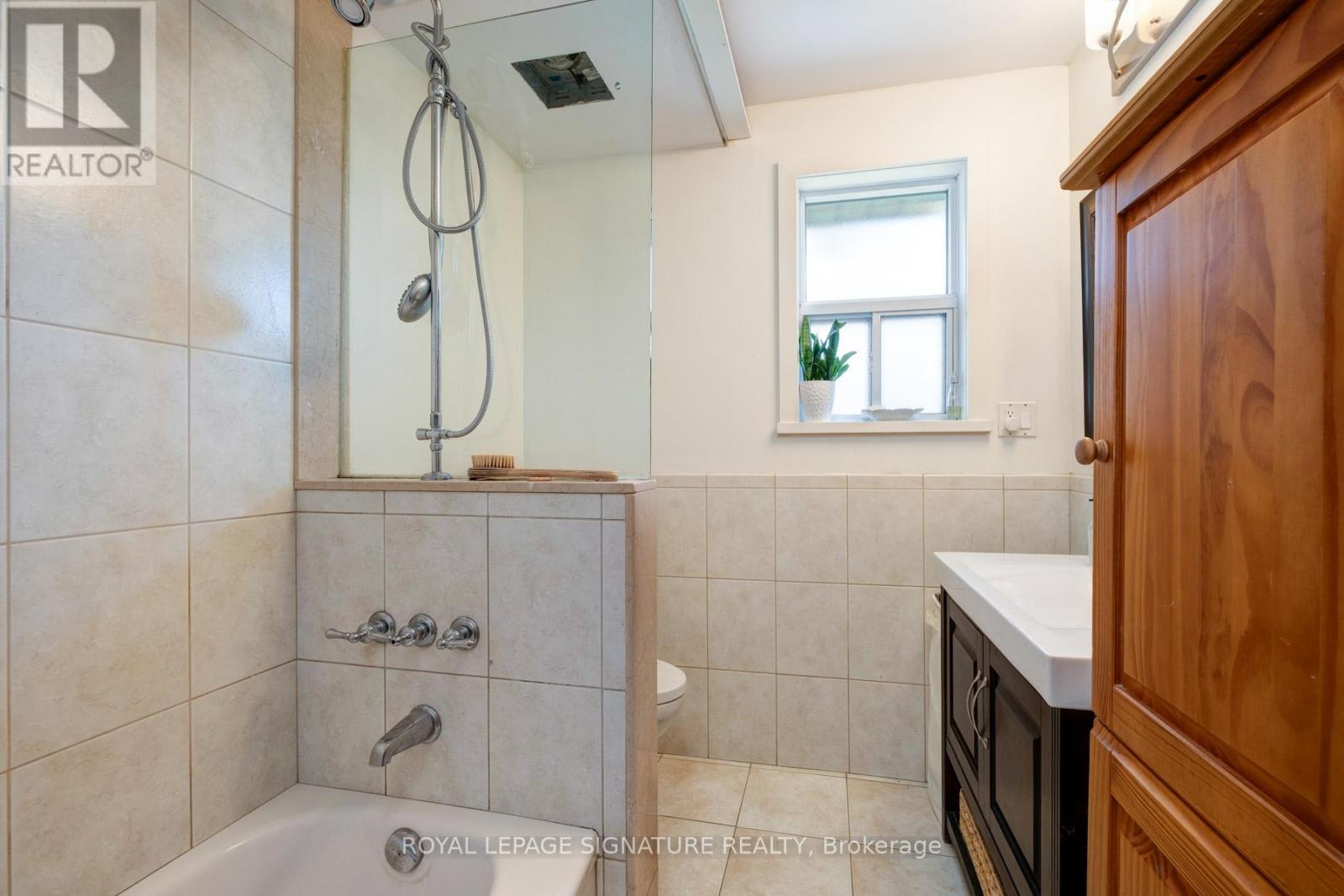 90 Whitburn Crescent, Toronto, Ontario  M3H 2S4 - Photo 21 - W13103752